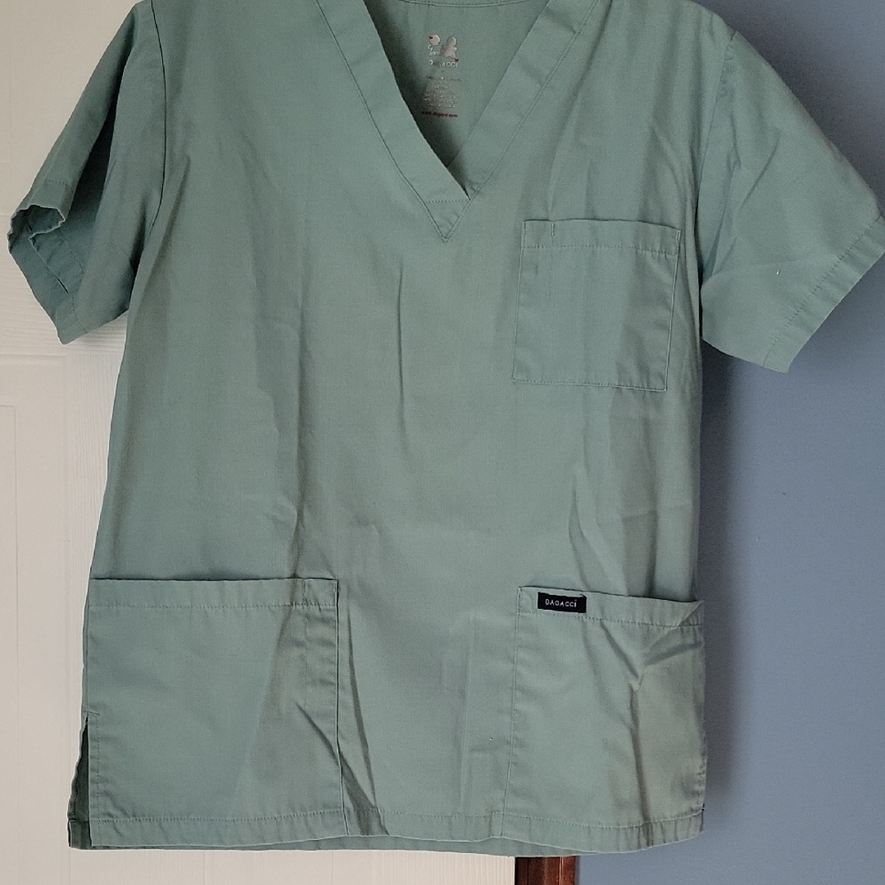 Dagacci Sage Green Scrub Top Size Small